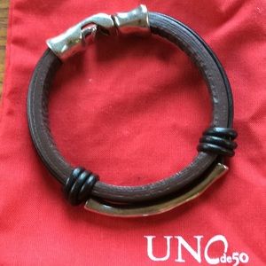 Uno de 50 .Leather & silver plated bracelet
